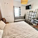 Aeolian Blu 10 * Parikia (Paros)
