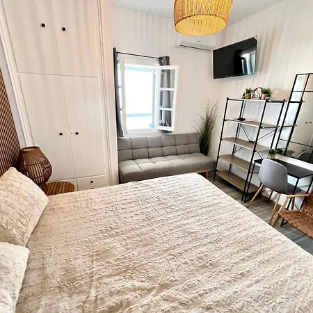Aeolian Blu 10 * Parikia (Paros)