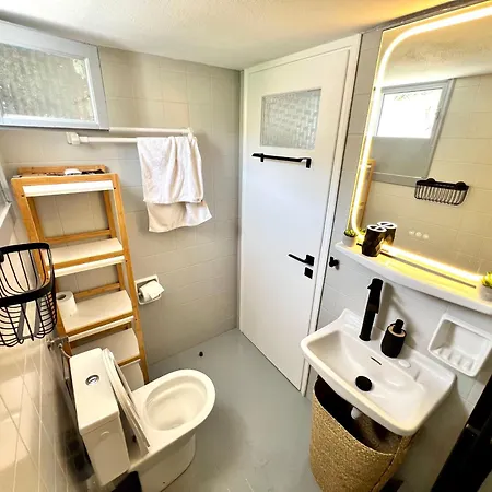 Aeolian Blu 10 Apartment