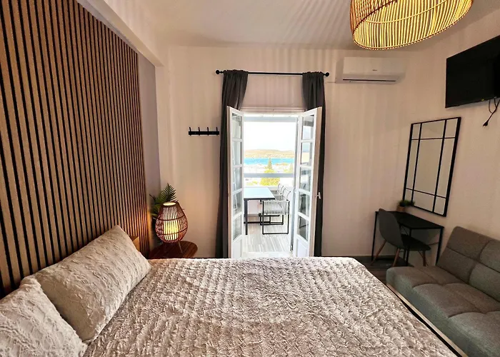 Aeolian Blu 10 * פארוס