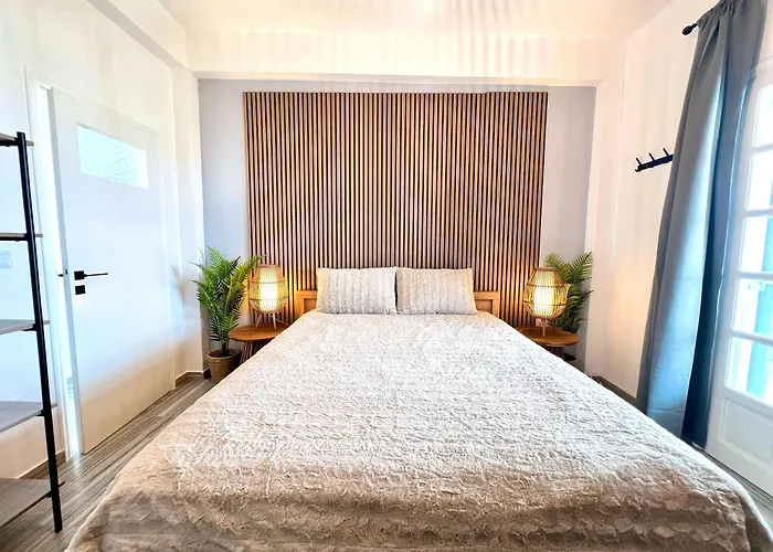 Aeolian Blu 10 * פארוס